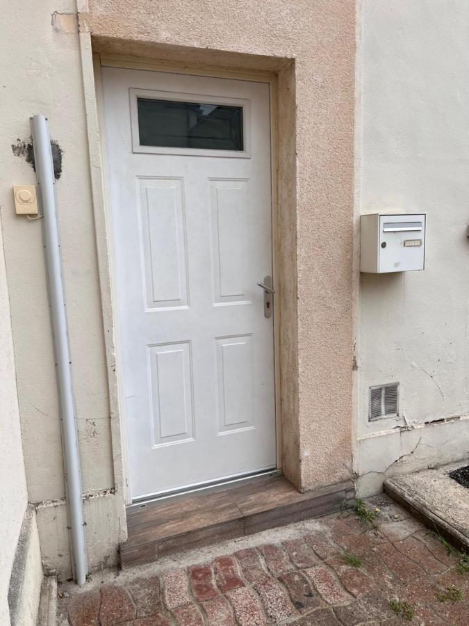 Appartement Idealement Situe Montereau-faut-Yonne Bagian luar foto